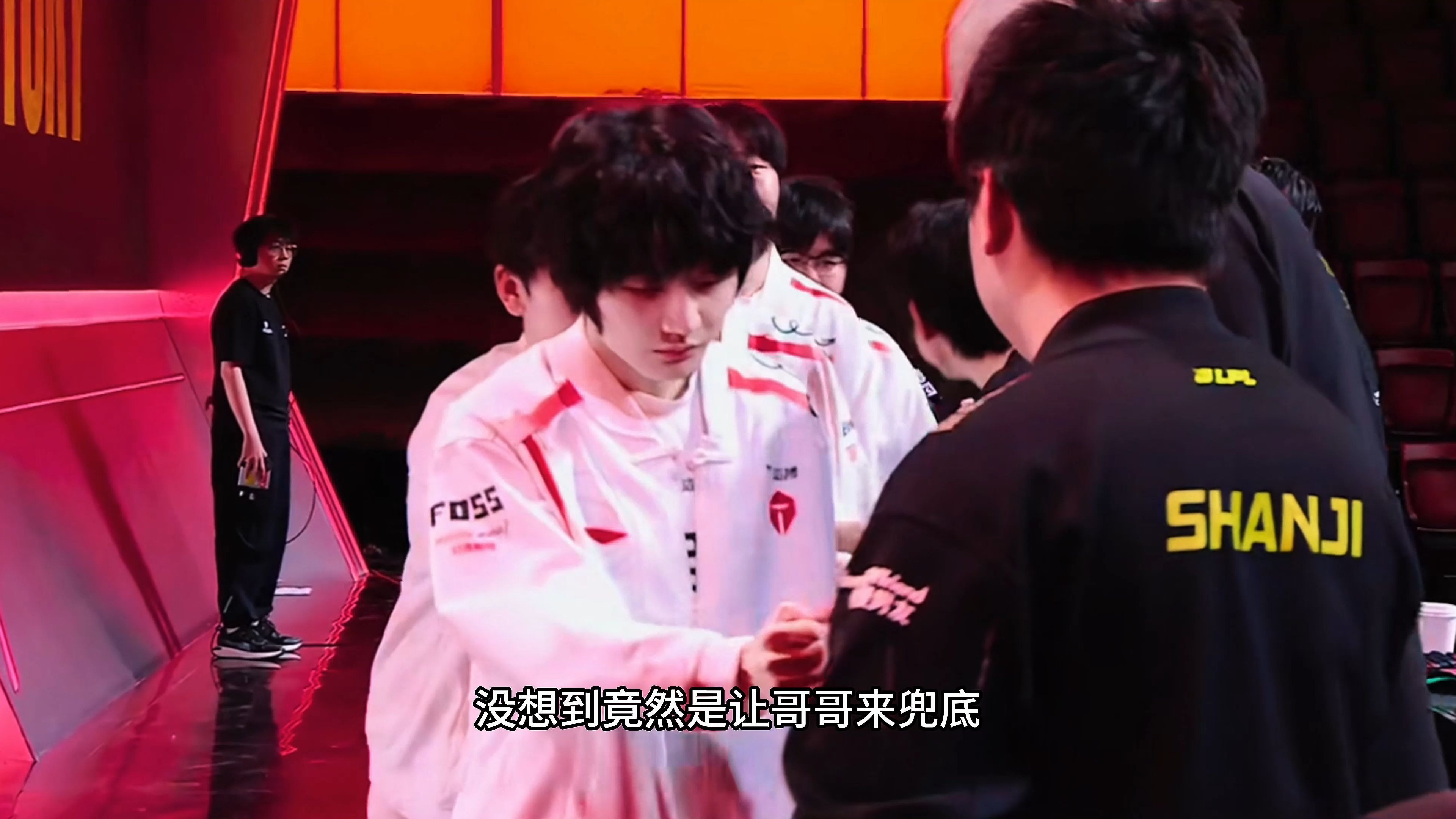 BRO力克TES，CoreJJ极限生还后反打宿敌对决淘汰赛，技惊四座