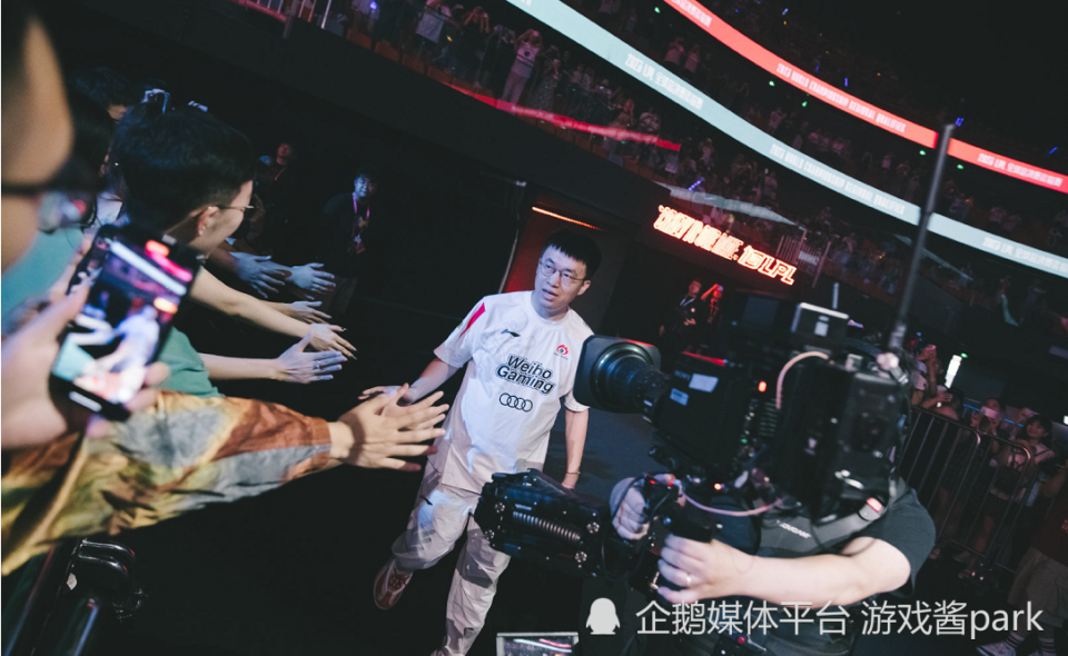 HLE血洗BLG，Xiaohu线上压制力十足峡谷大战淘汰赛，技惊四座