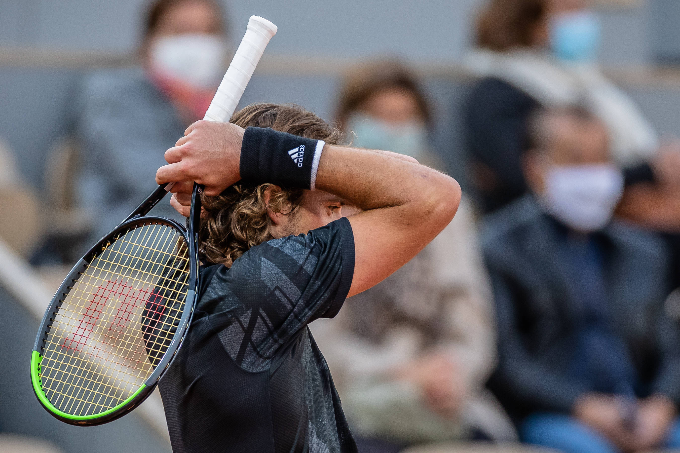 包含西班牙网球队横扫日本网球队，西西帕斯完成帽子戏法的词条