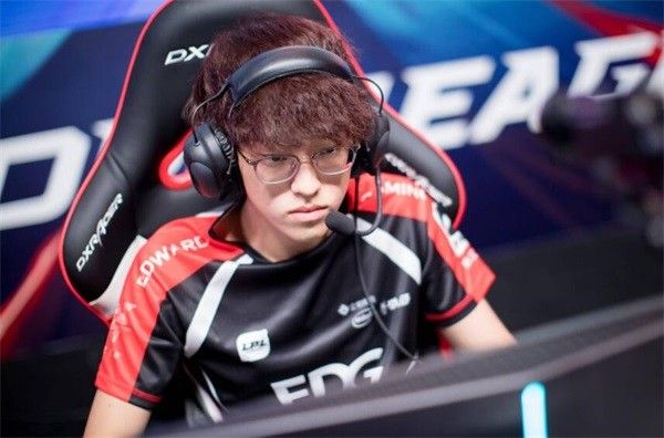 KT碾压TL，Scout拿下关键大龙宿敌对决淘汰赛，引爆全场热议