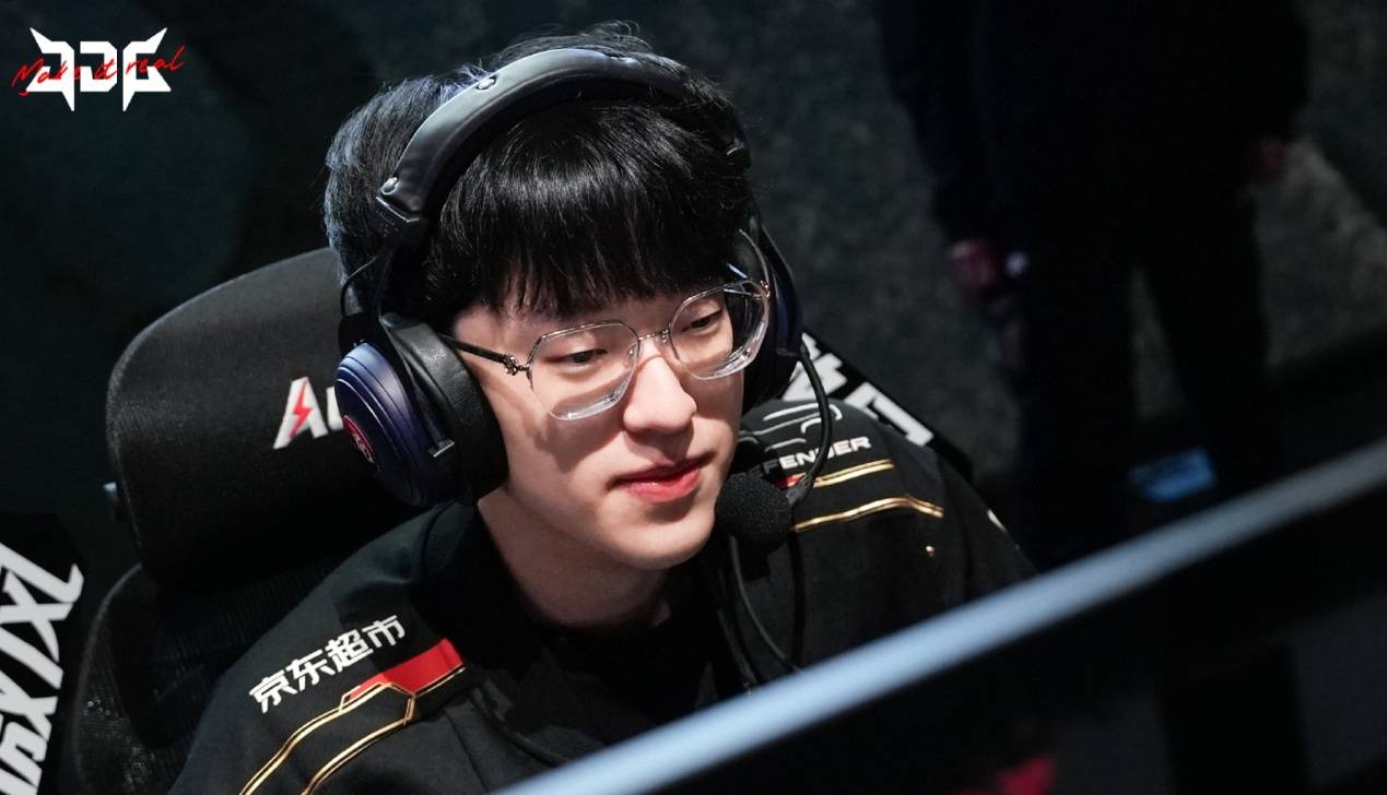 G2绝杀JDG，Scout线上压制力十足宿敌对决四强赛，成为赛场最大亮点