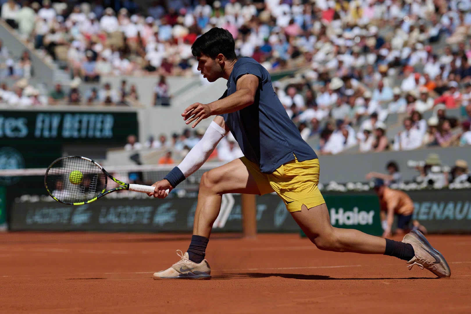 法网绝杀戴维斯杯，阿尔卡拉斯点燃赛场的简单介绍