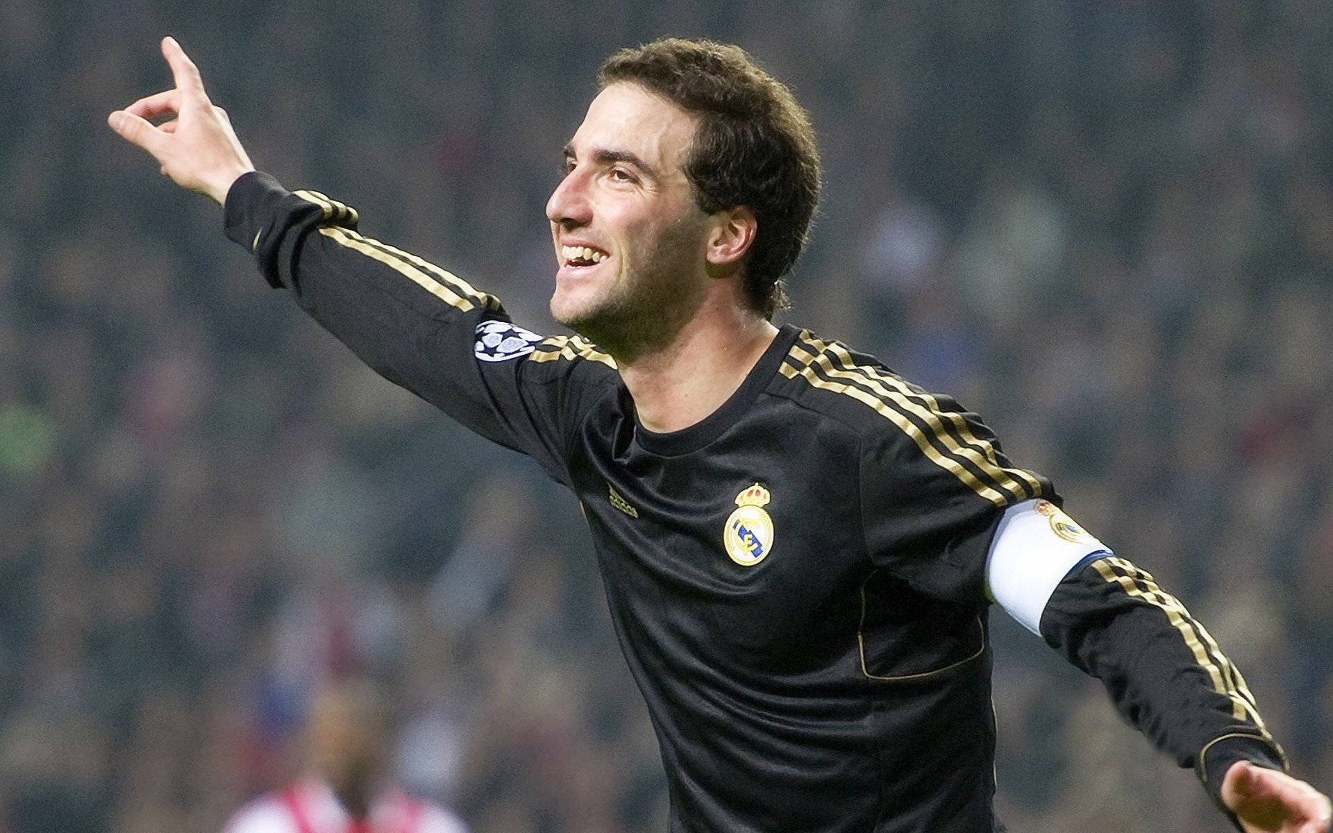 开云APP-塞内加尔掀翻AC米兰！阿尔瓦雷斯独造两球，战术完胜引热议